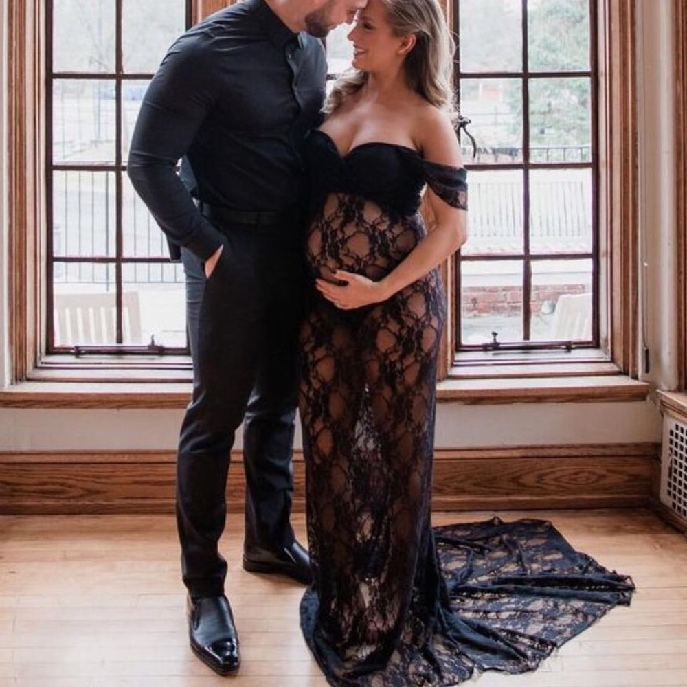 sweetheart lace studio maternity dress